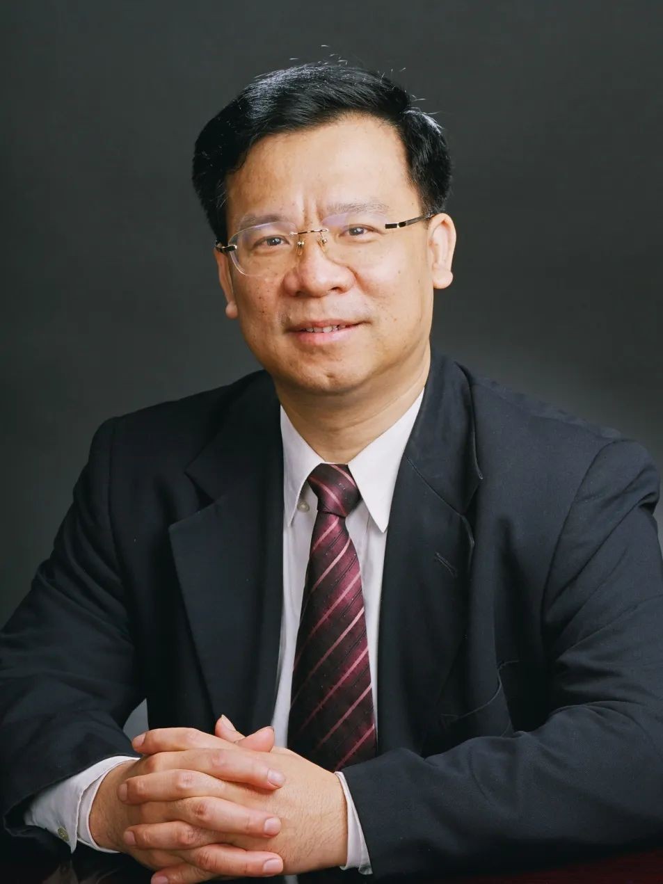 二级教授、一级主任医师 黄健